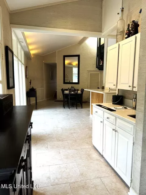 Kitchen - 102 Dana Rd, Natchez, MS 39120 photo 5 of 11