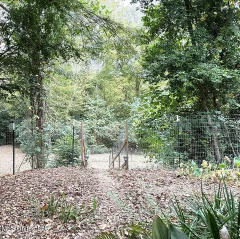 Exterior - 102 Dana Rd, Natchez, MS 39120 photo 5 of 15