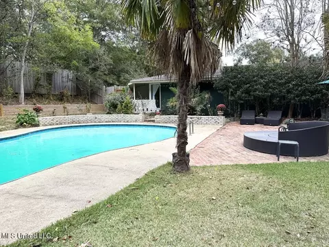 Exterior - 102 Dana Rd, Natchez, MS 39120 photo 6 of 15