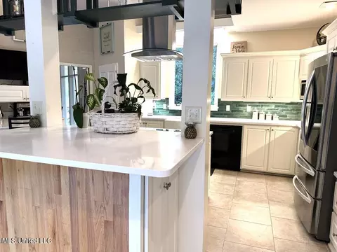Kitchen - 102 Dana Rd, Natchez, MS 39120 photo 3 of 11