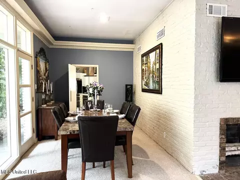 Dining - 102 Dana Rd, Natchez, MS 39120 photo 2 of 4