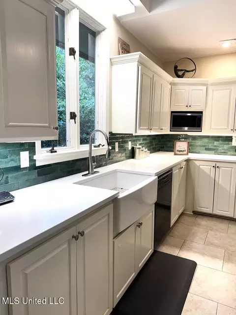 Kitchen - 102 Dana Rd, Natchez, MS 39120 photo 7 of 11