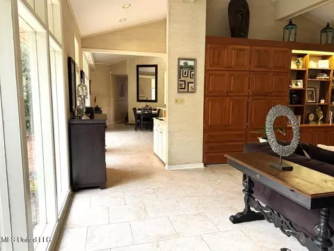 Entry Way - 102 Dana Rd, Natchez, MS 39120 photo 3 of 4