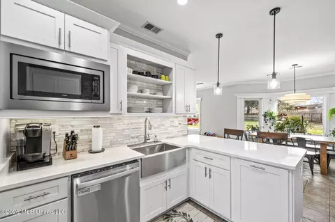 Kitchen - 1735 Keenlan Dr, Hernando, MS 38632 photo 2 of 3