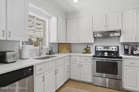 Kitchen - 4311 Roswell Ct, Jackson, MS 39211 photo 4 of 4