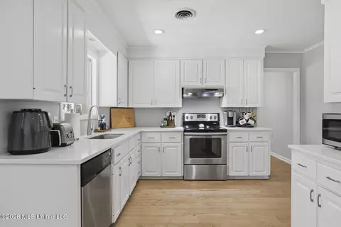 Kitchen - 4311 Roswell Ct, Jackson, MS 39211 photo 3 of 4