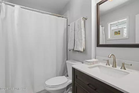 Bath - 4311 Roswell Ct, Jackson, MS 39211 photo 2 of 2