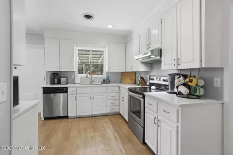 Kitchen - 4311 Roswell Ct, Jackson, MS 39211 photo 1 of 4