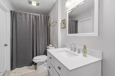 Bath - 4311 Roswell Ct, Jackson, MS 39211 photo 1 of 2