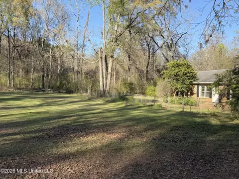 Exterior - 11 Knotts Rd, Natchez, MS 39120 photo 3 of 9
