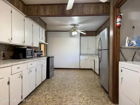 Kitchen - 11 Knotts Rd, Natchez, MS 39120 photo 2 of 2