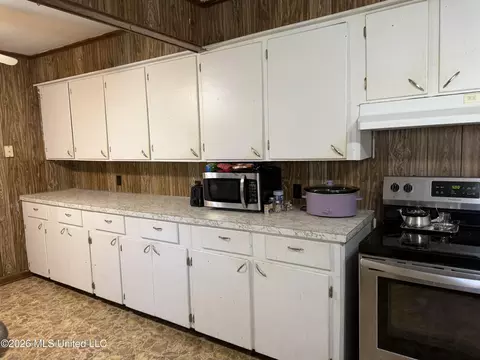 Kitchen - 11 Knotts Rd, Natchez, MS 39120 photo 1 of 2