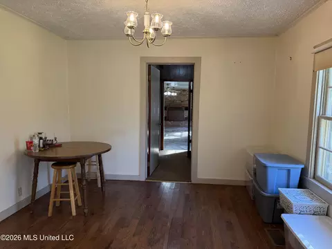Dining - 11 Knotts Rd, Natchez, MS 39120 photo 1 of 1