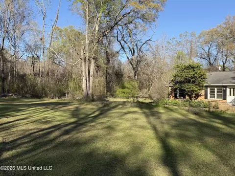 Exterior - 11 Knotts Rd, Natchez, MS 39120 photo 2 of 9