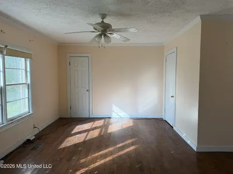 Living - 11 Knotts Rd, Natchez, MS 39120 photo 3 of 3