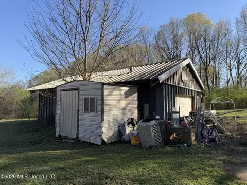 Exterior - 11 Knotts Rd, Natchez, MS 39120 photo 4 of 9