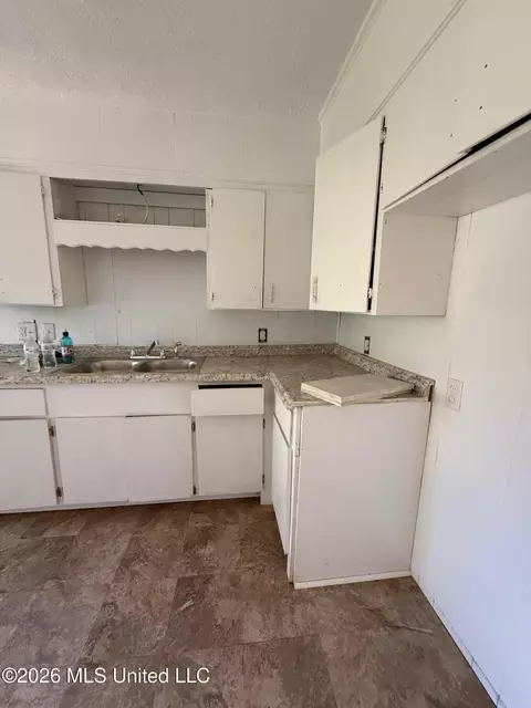 1136 Killarney St, Jackson, MS 39212 photo 3