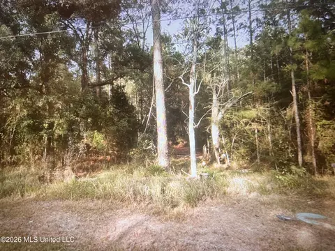 3074 Fifth St, Bay Saint Louis, MS 39520