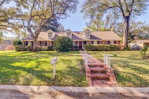 350 Oakridge Cir, Biloxi, MS 39531