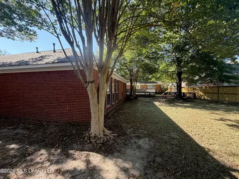 Exterior - 490 Brookstone Dr, Madison, MS 39110 photo 10 of 17