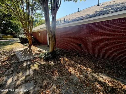 Exterior - 490 Brookstone Dr, Madison, MS 39110 photo 11 of 17