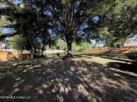 Exterior - 490 Brookstone Dr, Madison, MS 39110 photo 8 of 17