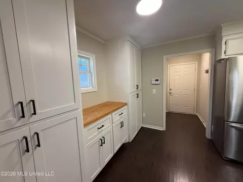 Entry Way - 490 Brookstone Dr, Madison, MS 39110 photo 5 of 6