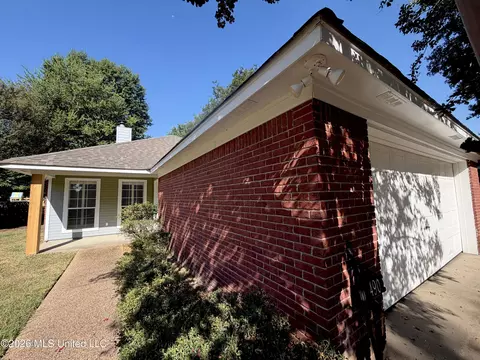 Exterior - 490 Brookstone Dr, Madison, MS 39110 photo 14 of 17