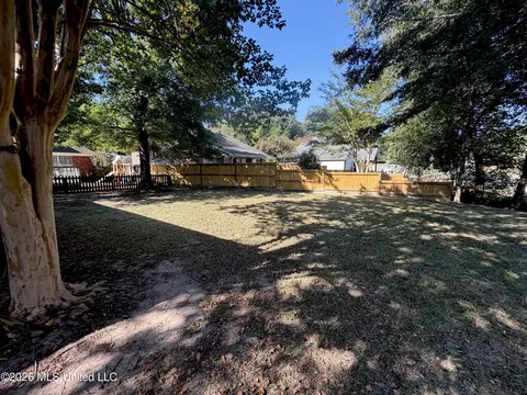 Exterior - 490 Brookstone Dr, Madison, MS 39110 photo 7 of 17