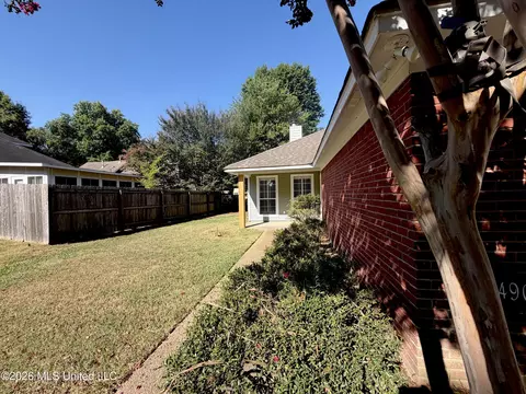 Exterior - 490 Brookstone Dr, Madison, MS 39110 photo 16 of 17