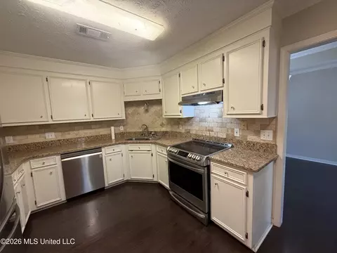 Kitchen - 490 Brookstone Dr, Madison, MS 39110 photo 2 of 7