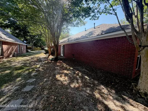 Exterior - 490 Brookstone Dr, Madison, MS 39110 photo 9 of 17
