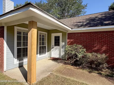 Exterior - 490 Brookstone Dr, Madison, MS 39110 photo 4 of 17