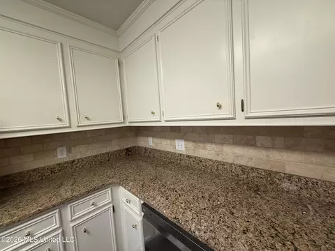 Kitchen - 490 Brookstone Dr, Madison, MS 39110 photo 6 of 7