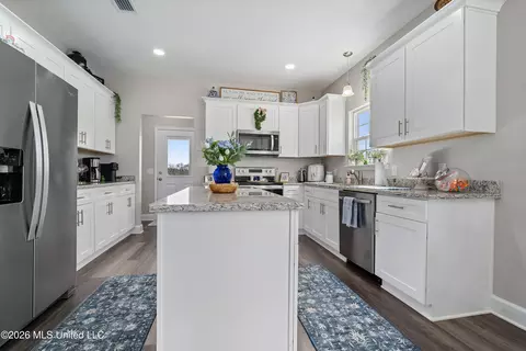 Kitchen - 133 Willie Finch Rd, Lucedale, MS 39452 photo 2 of 4