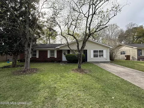 619 Dina Dr, D'iberville, MS 39540