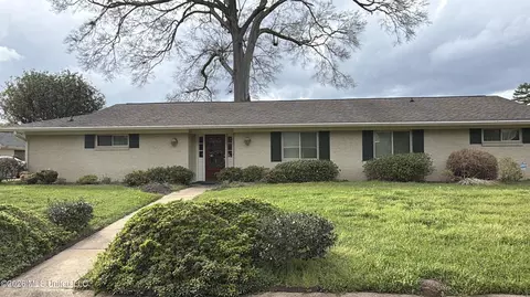 213 Forrest Dr, Natchez, MS 39120