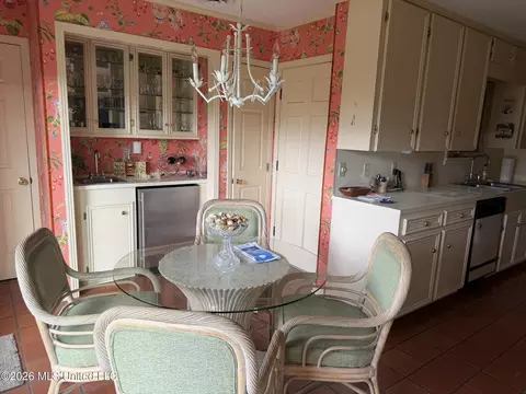 Dining - 213 Forrest Dr, Natchez, MS 39120 photo 2 of 3