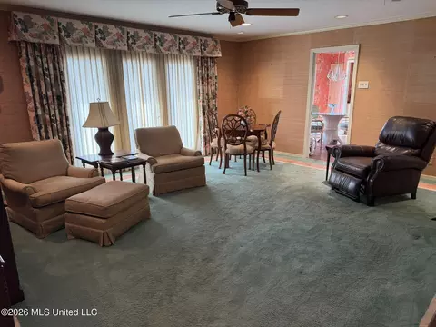 Living - 213 Forrest Dr, Natchez, MS 39120 photo 1 of 1