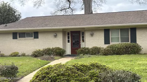 Exterior - 213 Forrest Dr, Natchez, MS 39120 photo 2 of 9