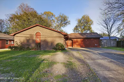 109 Stennis Ave, Ocean Springs, MS 39564