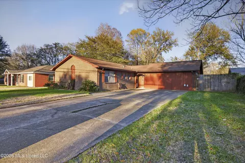 109 Stennis Ave, Ocean Springs, MS 39564