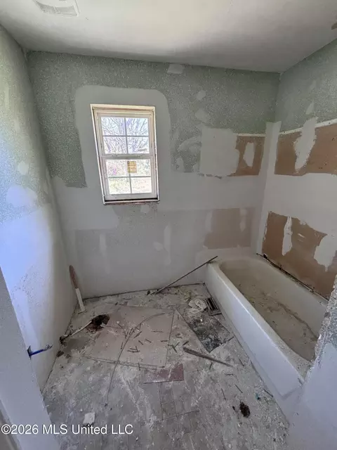 Bath - 258 Mount Pleasant Rd, Lucedale, MS 39452 photo 1 of 1