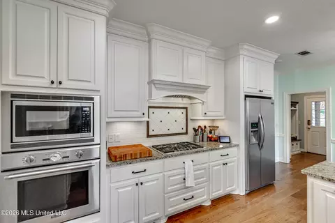 Kitchen - 2231 Sheffield Dr, Jackson, MS 39211 photo 4 of 7