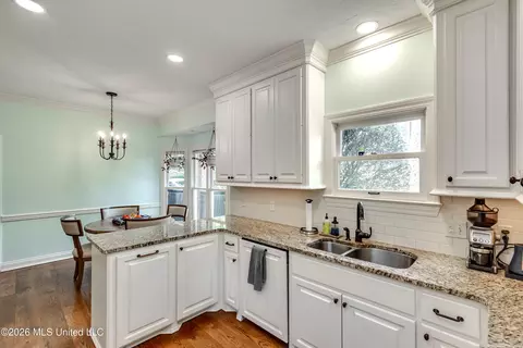 Kitchen - 2231 Sheffield Dr, Jackson, MS 39211 photo 6 of 7