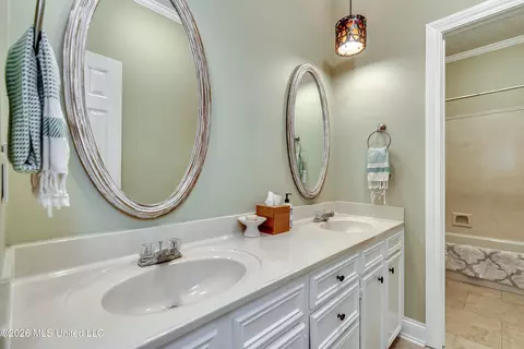 Bath - 2231 Sheffield Dr, Jackson, MS 39211 photo 4 of 7