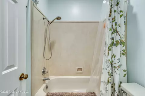 Bath - 2231 Sheffield Dr, Jackson, MS 39211 photo 3 of 7