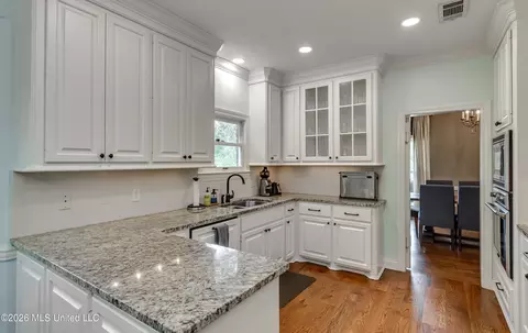 Kitchen - 2231 Sheffield Dr, Jackson, MS 39211 photo 3 of 7