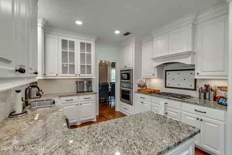 Kitchen - 2231 Sheffield Dr, Jackson, MS 39211 photo 2 of 7
