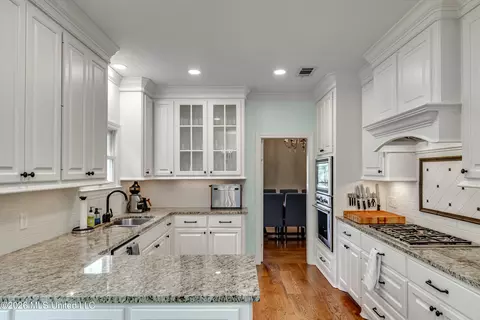 Kitchen - 2231 Sheffield Dr, Jackson, MS 39211 photo 1 of 7